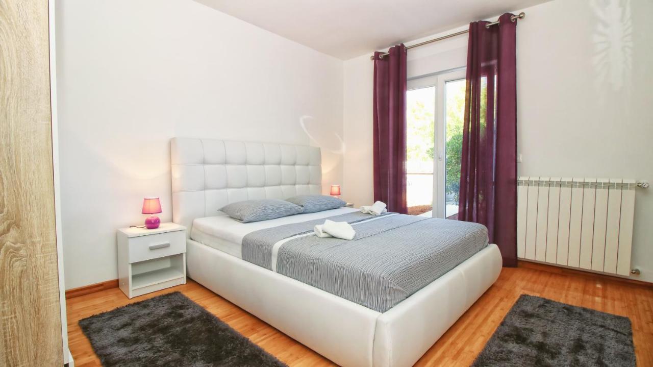Guesthouse Esma Rovigno Esterno foto